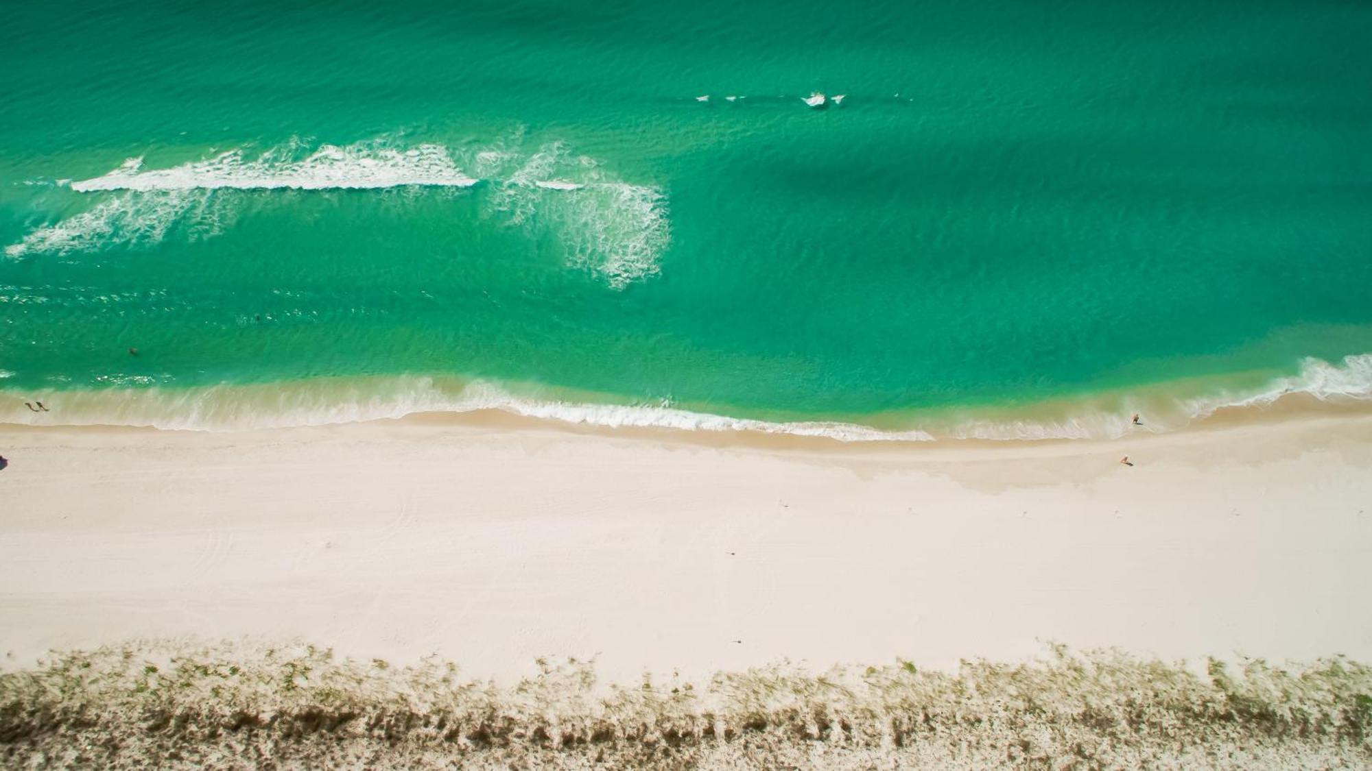Treasure Shores-3br Beachfront Corner Unit Sleeps 8 With Stunning Gulf Views! Holiday home