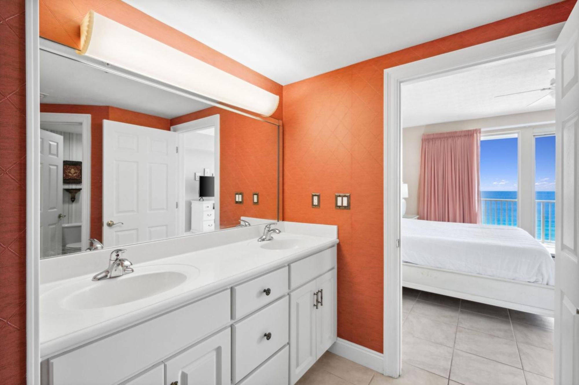 Treasure Shores-3br Beachfront Corner Unit Sleeps 8 With Stunning Gulf Views! Holiday home