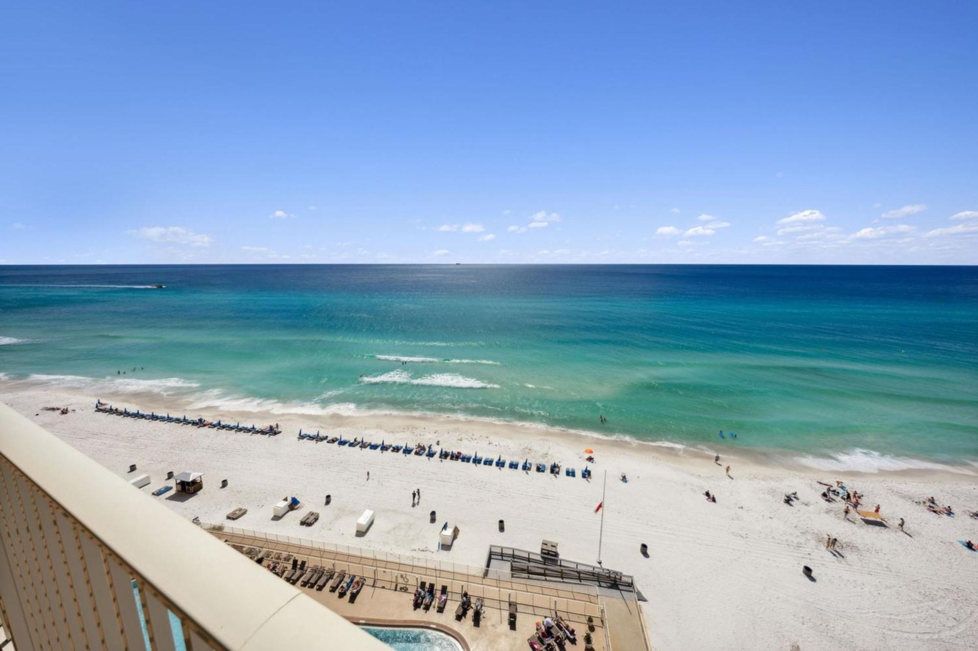 Treasure Shores-3br Beachfront Corner Unit Sleeps 8 With Stunning Gulf Views! Holiday home *