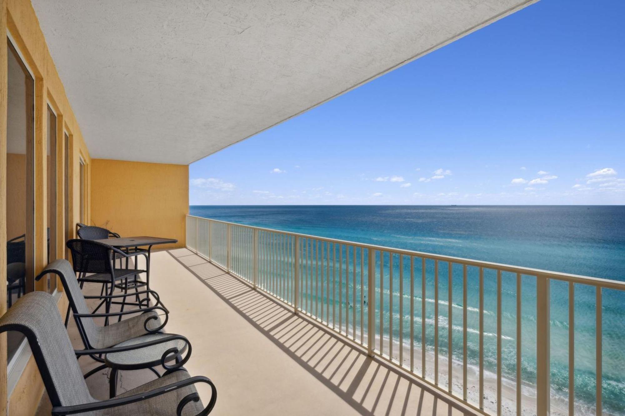Treasure Shores-3br Beachfront Corner Unit Sleeps 8 With Stunning Gulf Views! Holiday home